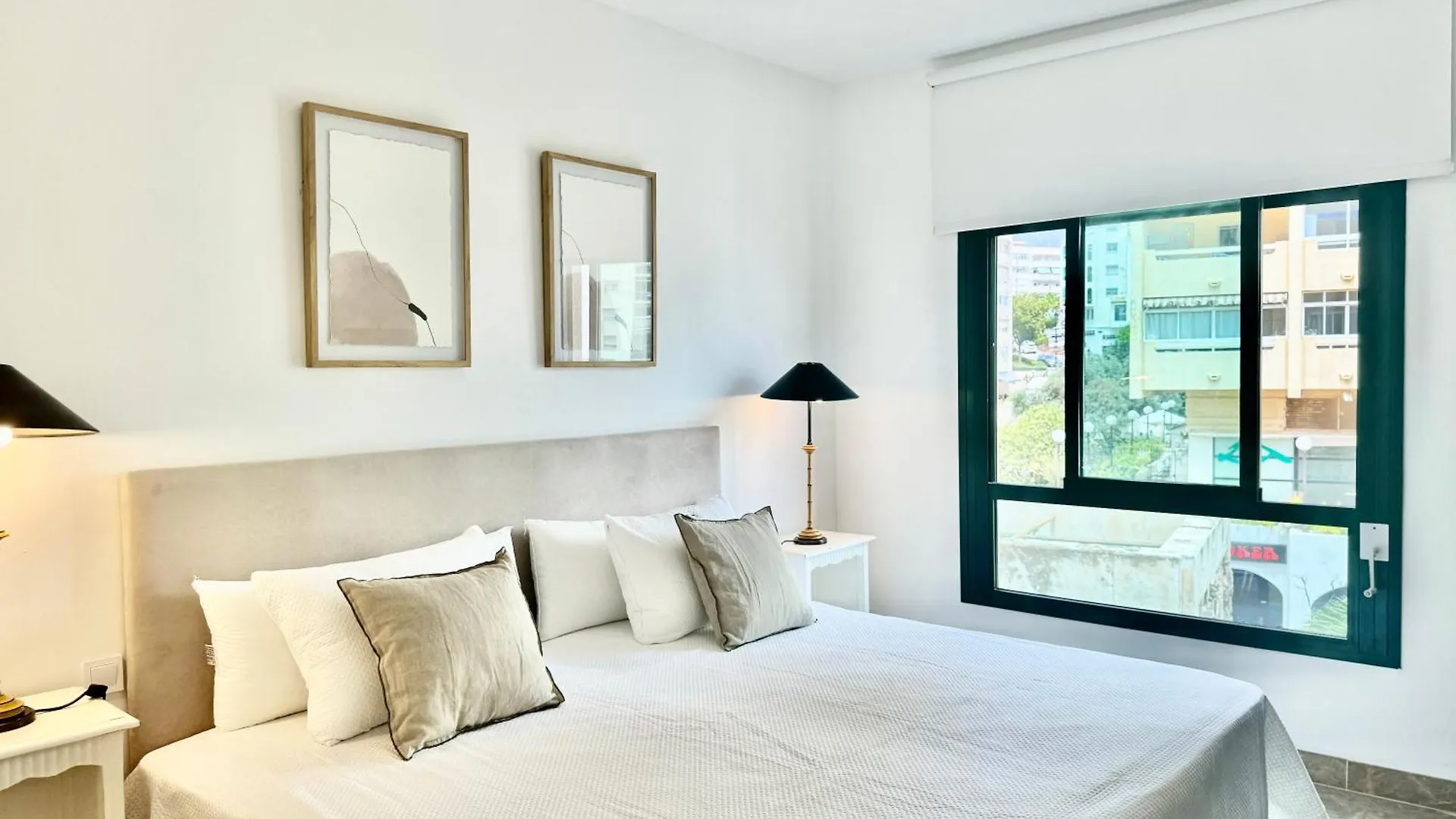 Rs 12 Luxury Center Of Marbella - Eaw Homes location